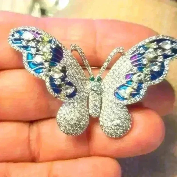 Rhinstone butterfly brooche - Picture 1 of 5